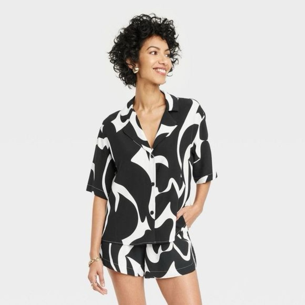 A New Day Abstract Print Blouse Top Xs Short Sleeved Black White